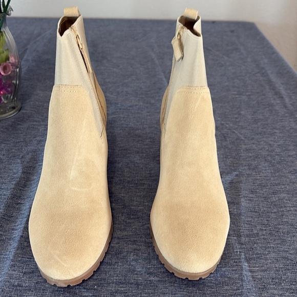 NWT Women’s Size 7.5 and 8 Tan Violet & Red Loaded Knit Cuff Booties - Picture 2 of 7